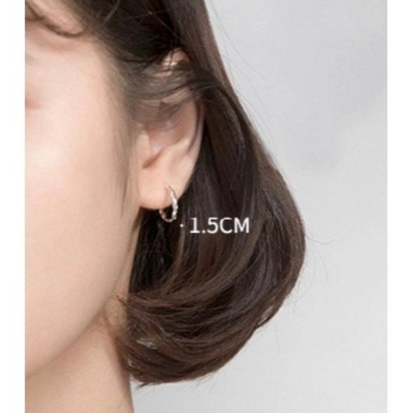 Solid Silver Small Twist Thin Hoop-Huggie-15mm SH011 - Picture 4 of 8